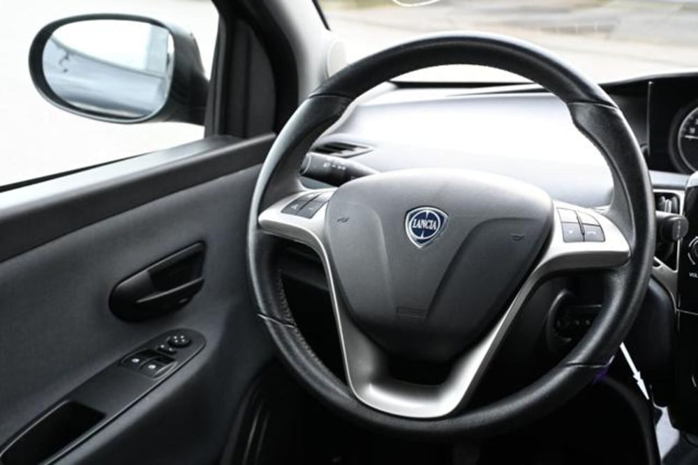 Lancia Ypsilon usata a Torino (20)