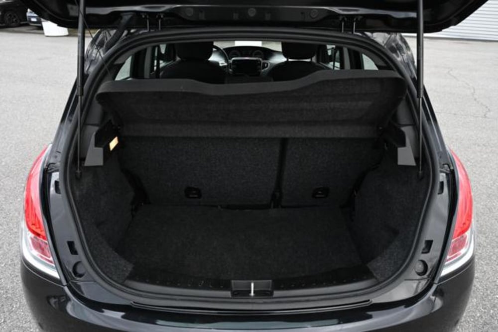 Lancia Ypsilon usata a Torino (9)