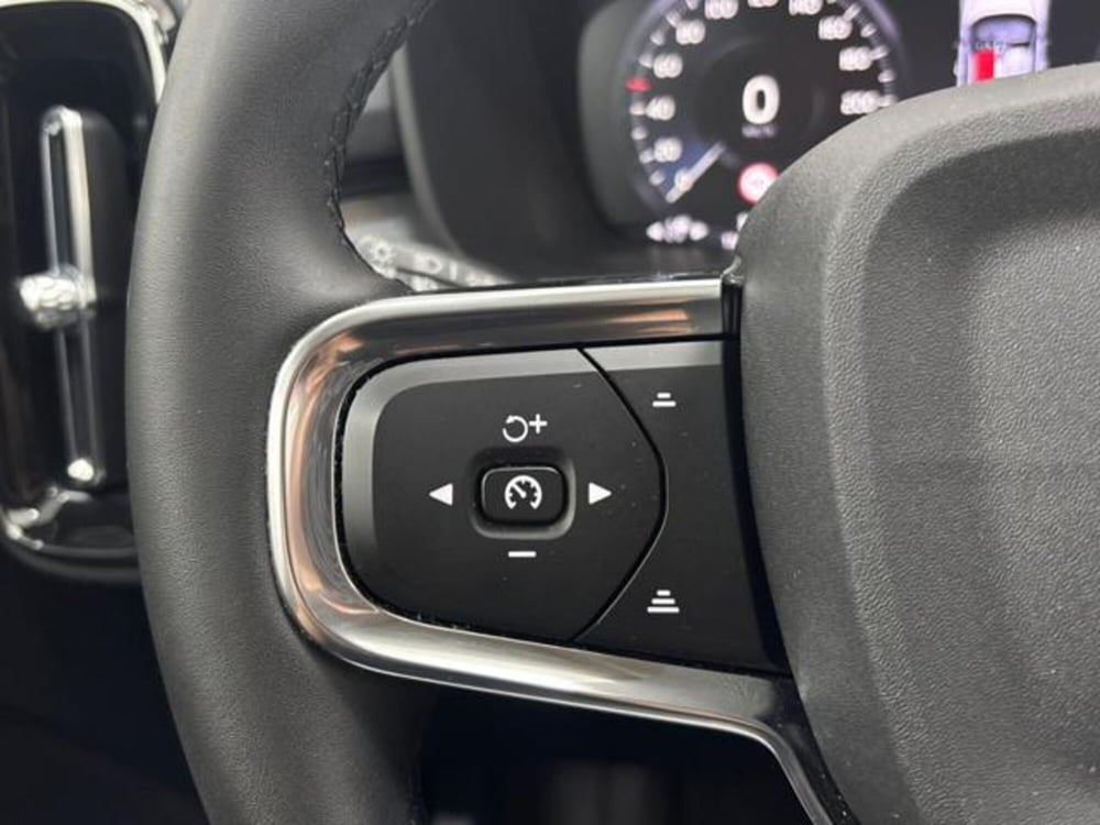 Volvo XC40 usata a Como (11)