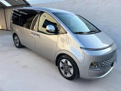 Hyundai Staria 2.2 2wd auto del 2023 usata a Pesaro