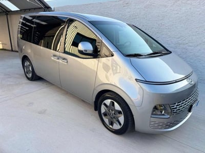 Hyundai Staria 2.2 2wd auto del 2023 usata a Pesaro