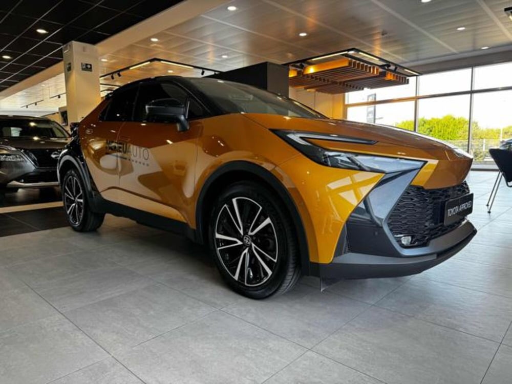 Toyota Toyota C-HR usata a Sassari (3)