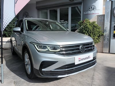 Volkswagen Tiguan 2.0 TDI 150 CV SCR DSG 4MOTION Elegance del 2021 usata a Triggiano