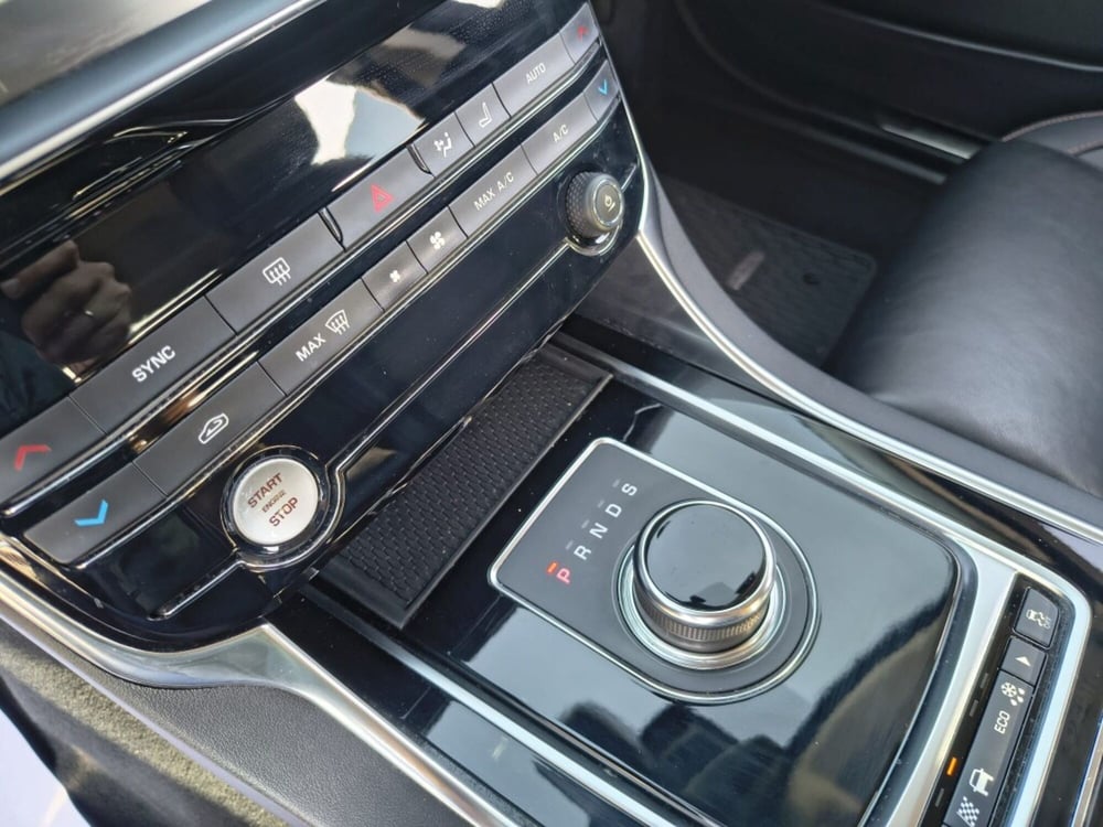 Jaguar XE usata a Firenze (10)