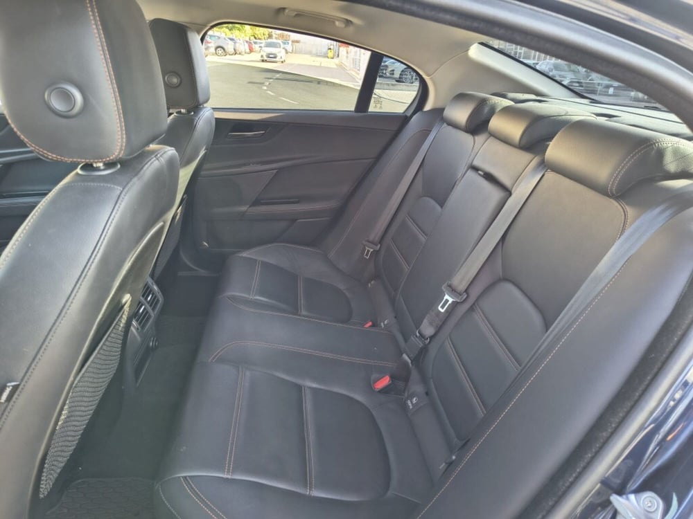 Jaguar XE usata a Firenze (12)