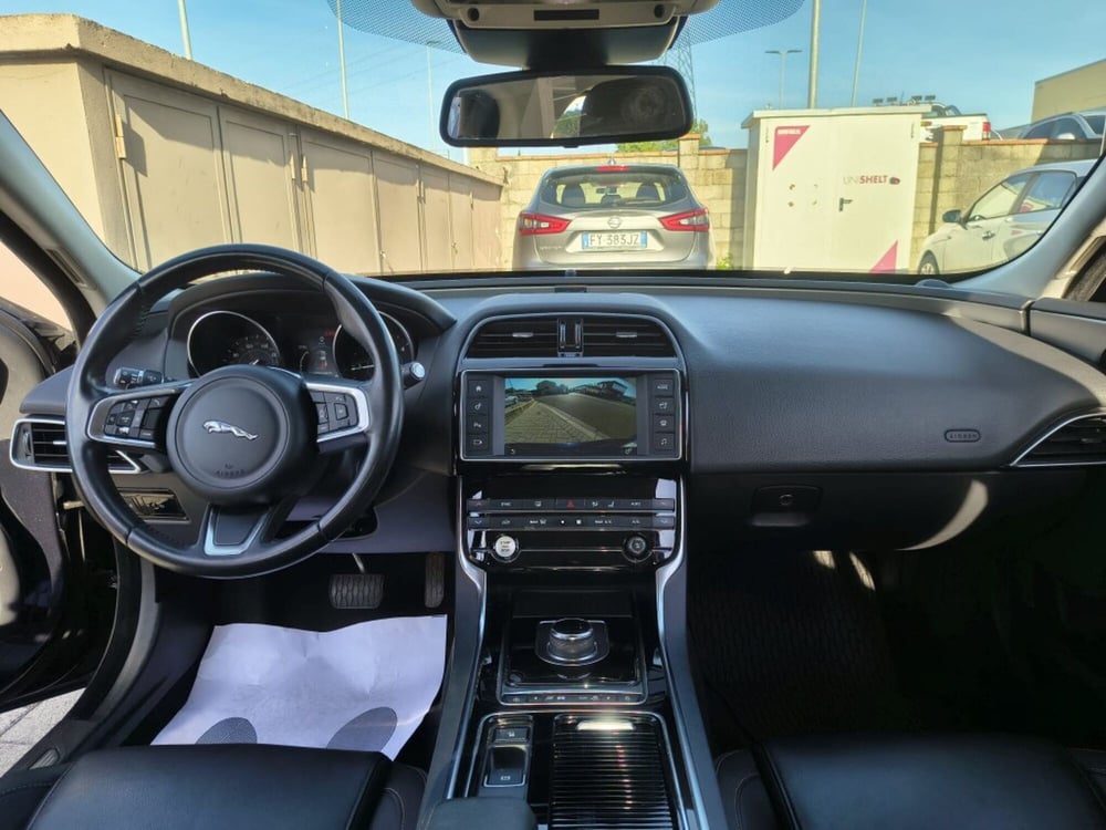Jaguar XE usata a Firenze (13)