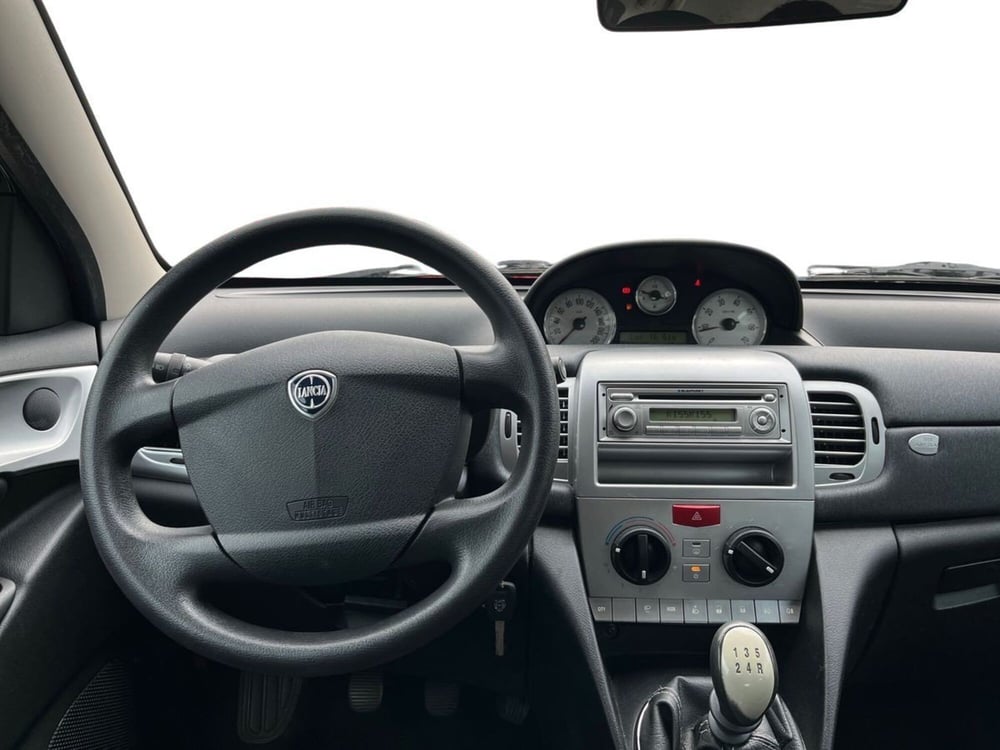 Lancia Ypsilon usata a Sondrio (8)