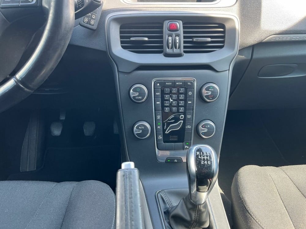 Volvo V40 Cross Country usata a Sondrio (14)