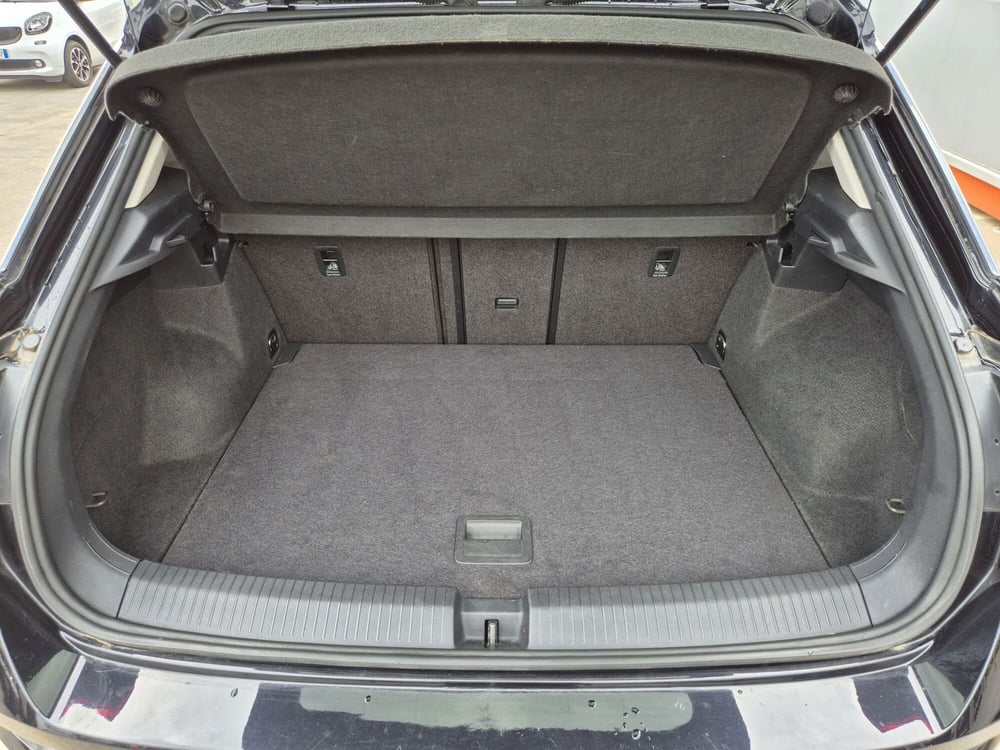 Volkswagen T-Roc usata  (12)