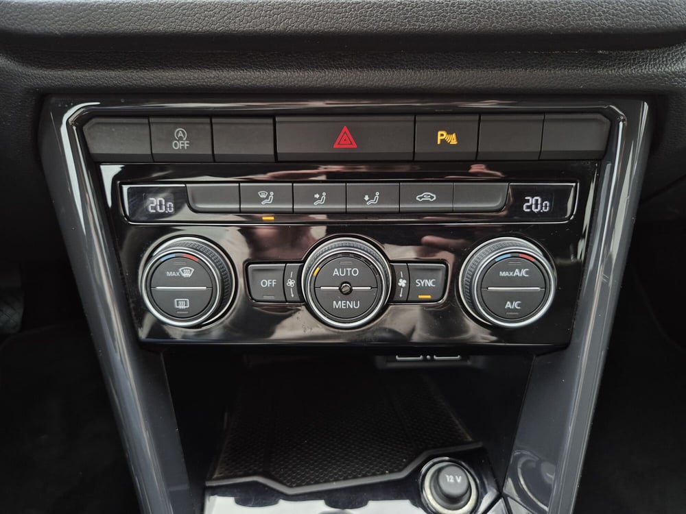 Volkswagen T-Roc usata  (18)