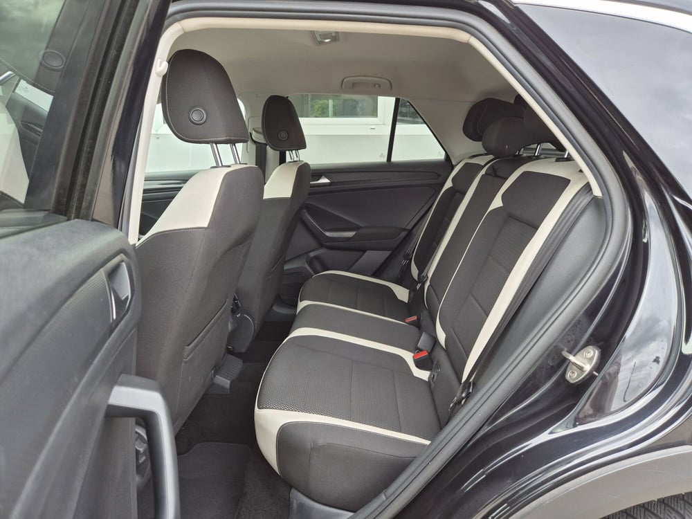 Volkswagen T-Roc usata  (7)