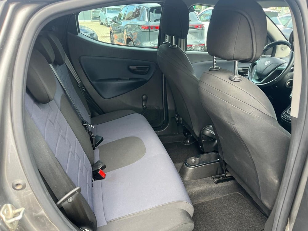Lancia Ypsilon usata a Milano (14)