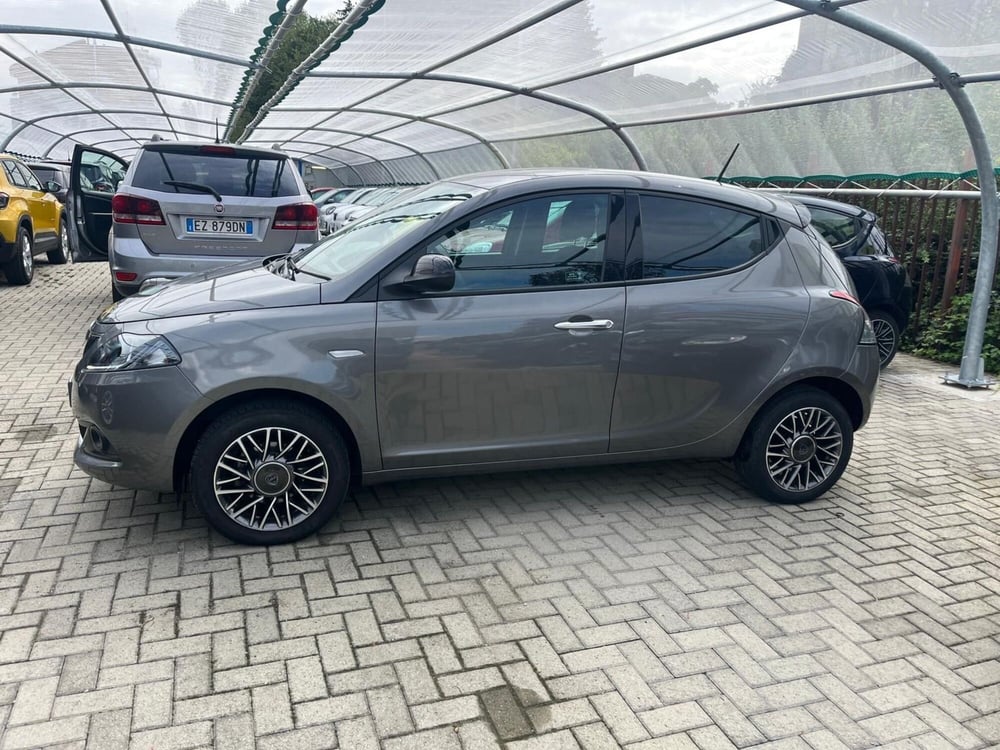 Lancia Ypsilon usata a Milano (4)
