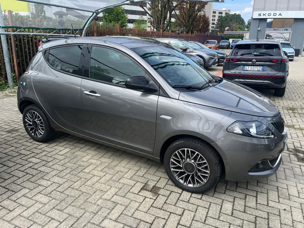 Lancia Ypsilon usata a Milano (5)