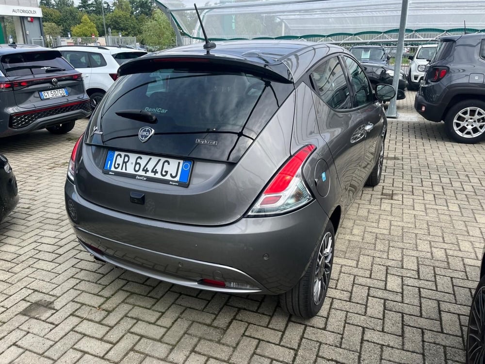 Lancia Ypsilon usata a Milano (7)