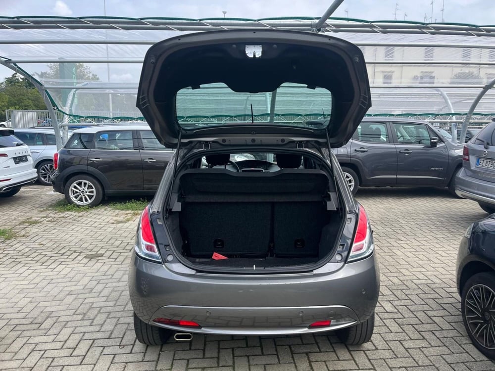Lancia Ypsilon usata a Milano (9)