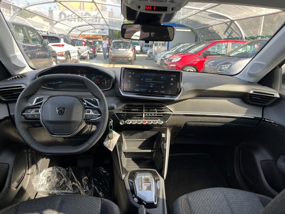 Peugeot 208 nuova a Milano (16)