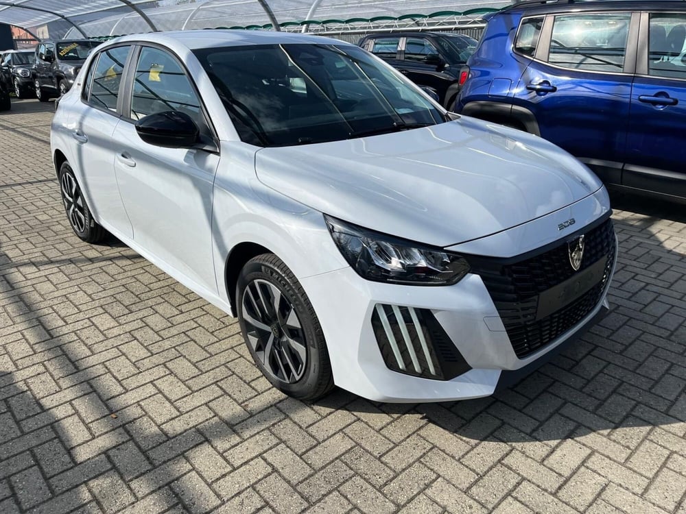 Peugeot 208 nuova a Milano (3)