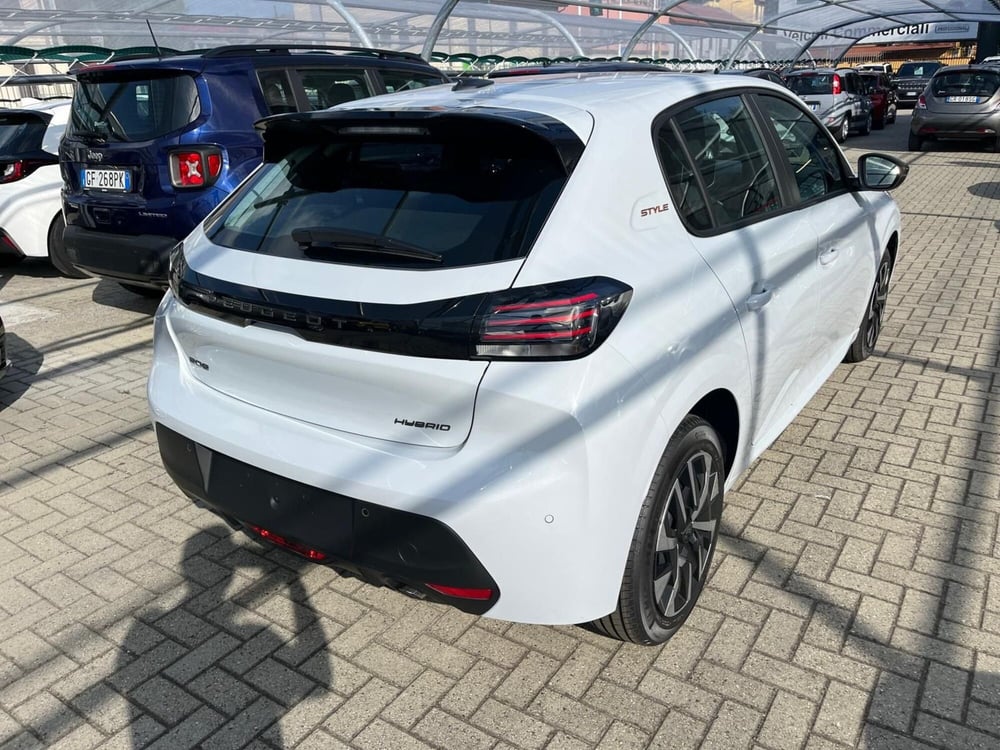 Peugeot 208 nuova a Milano (6)
