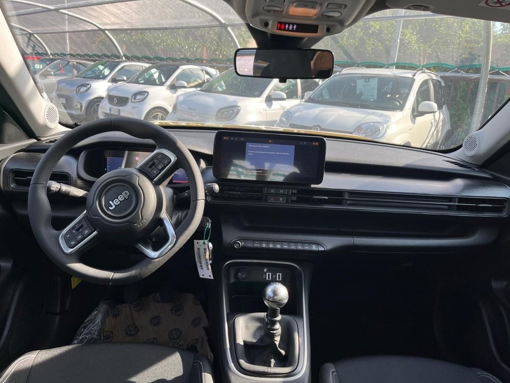 Jeep Avenger nuova a Milano (17)