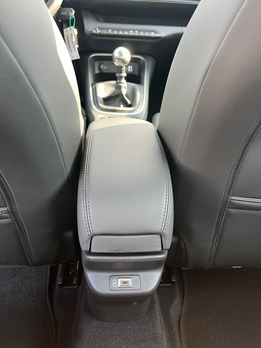 Jeep Avenger nuova a Milano (20)