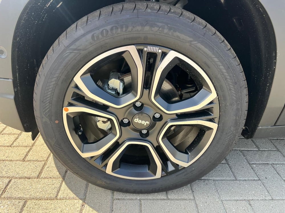 Jeep Avenger nuova a Milano (12)