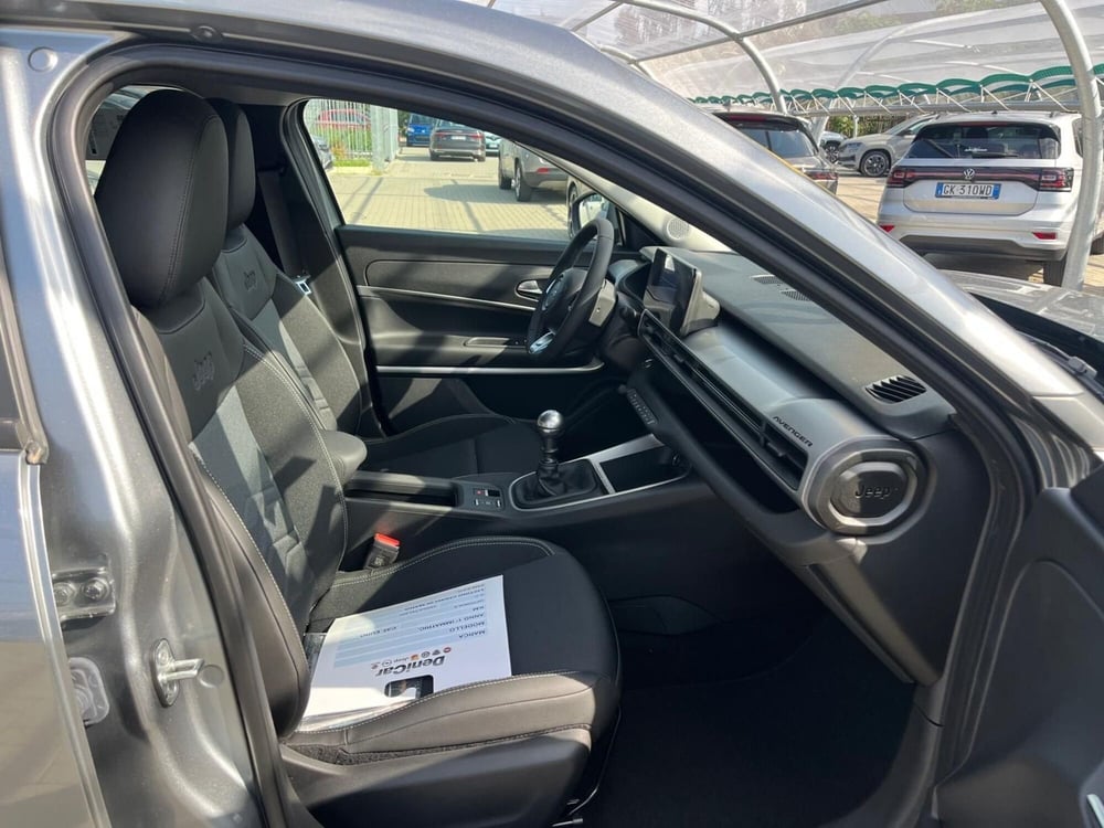 Jeep Avenger nuova a Milano (14)