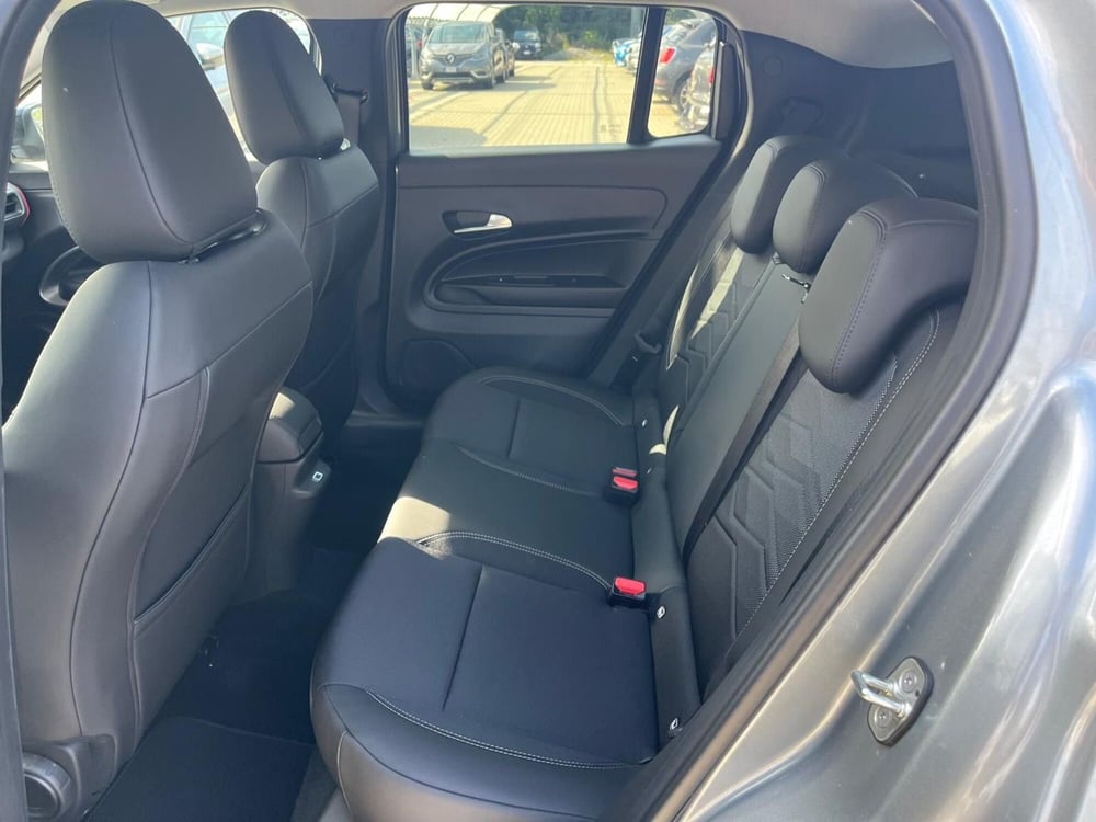 Jeep Avenger nuova a Milano (16)