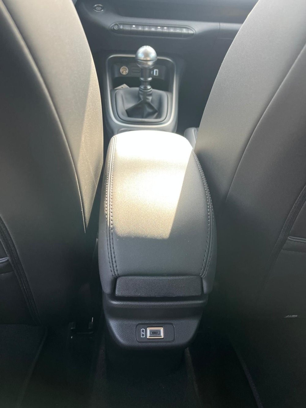 Jeep Avenger nuova a Milano (20)