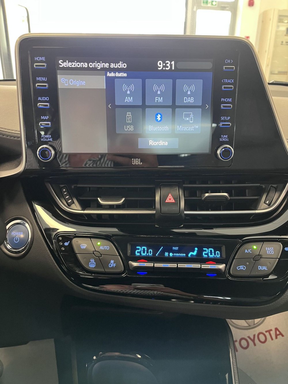 Toyota Toyota C-HR usata a Prato (12)