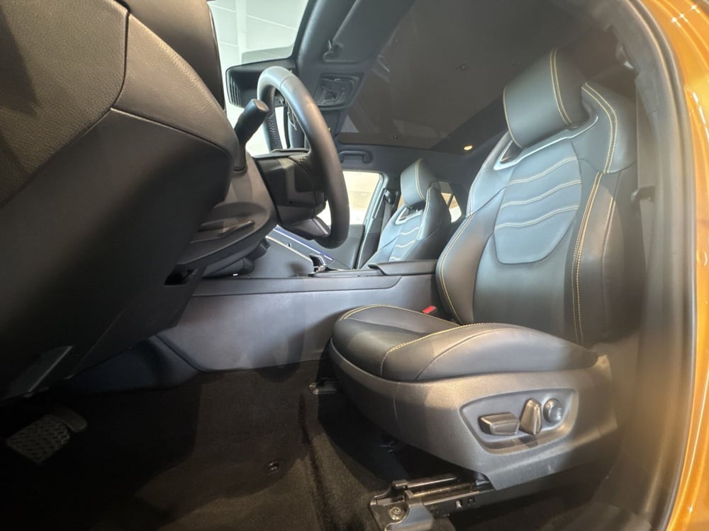 Toyota Toyota C-HR nuova a Sassari (17)