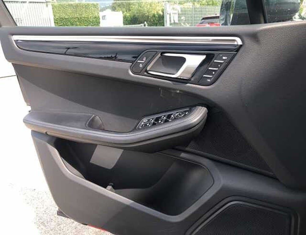 Porsche Macan usata a Lucca (19)