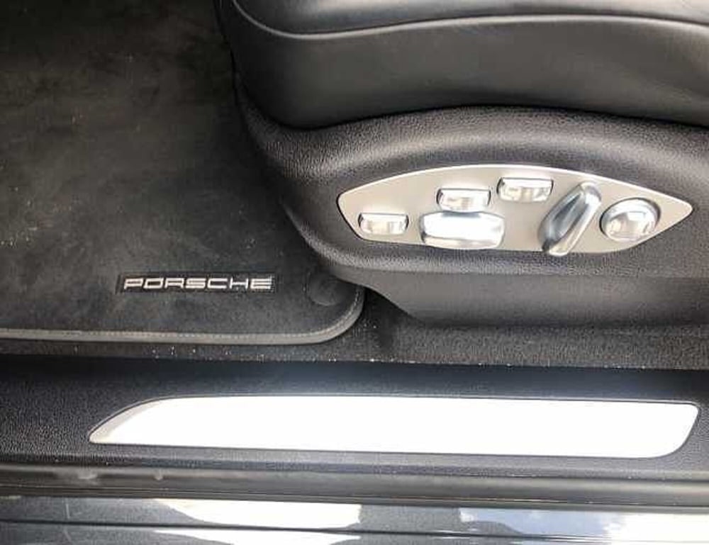 Porsche Macan usata a Lucca (20)