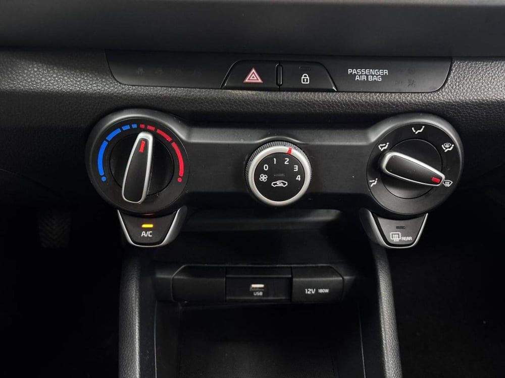 Kia Stonic usata a Como (12)