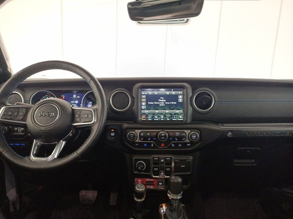 Jeep Wrangler Unlimited usata a Bari (10)