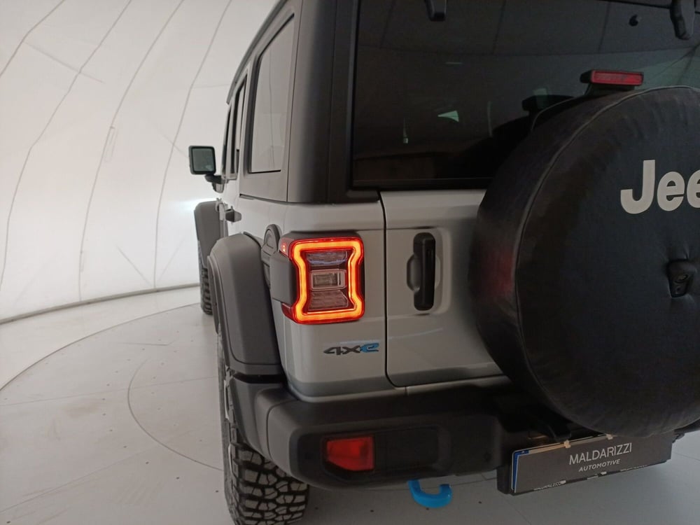 Jeep Wrangler Unlimited usata a Bari (11)
