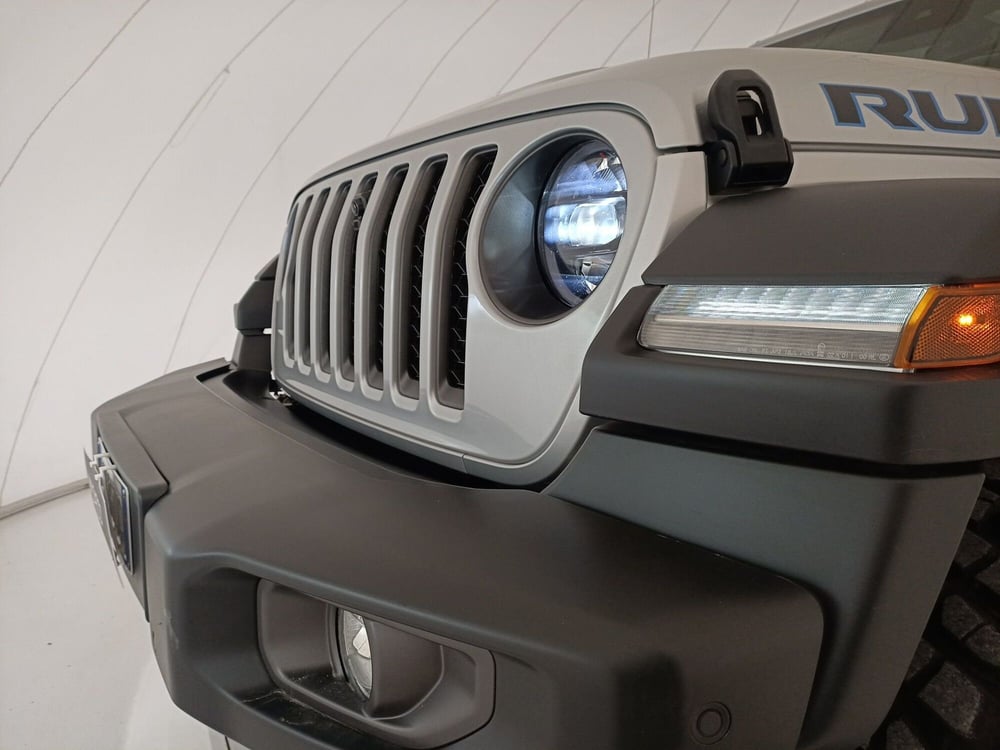 Jeep Wrangler Unlimited usata a Bari (12)
