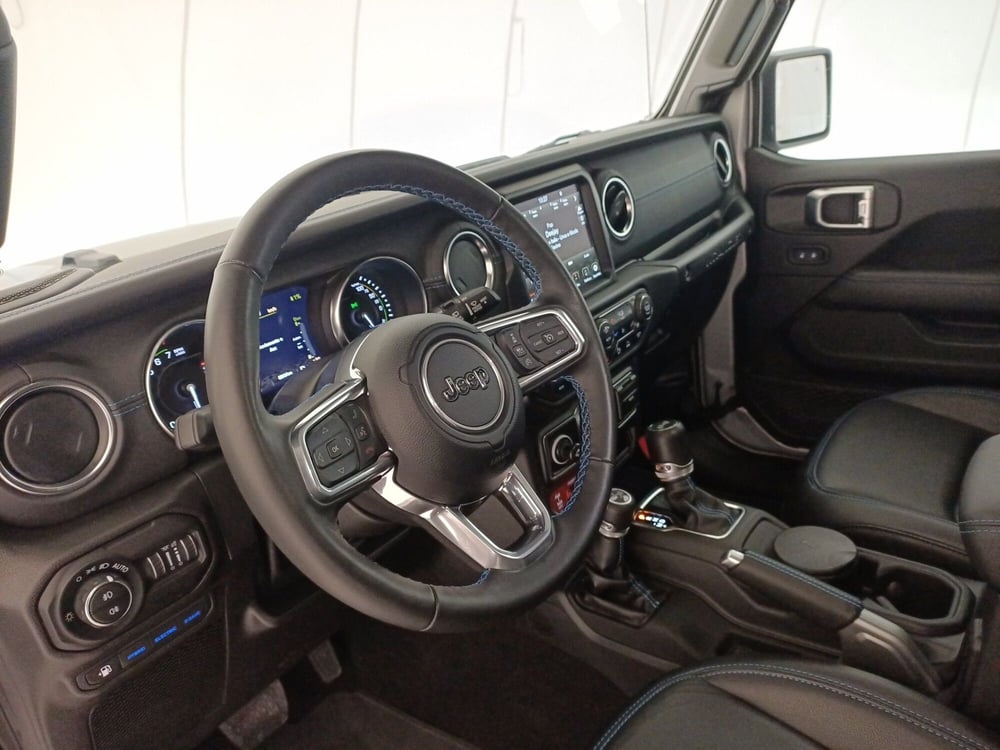 Jeep Wrangler Unlimited usata a Bari (5)