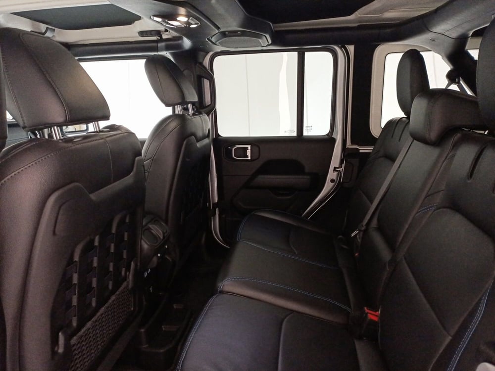 Jeep Wrangler Unlimited usata a Bari (8)