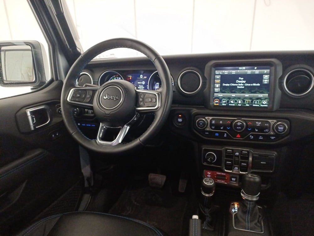 Jeep Wrangler Unlimited usata a Bari (9)