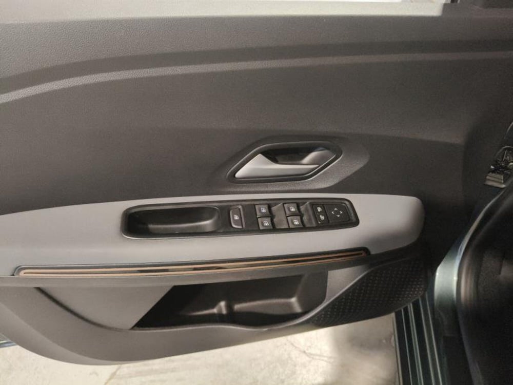 Dacia Sandero Stepway usata a Genova (12)