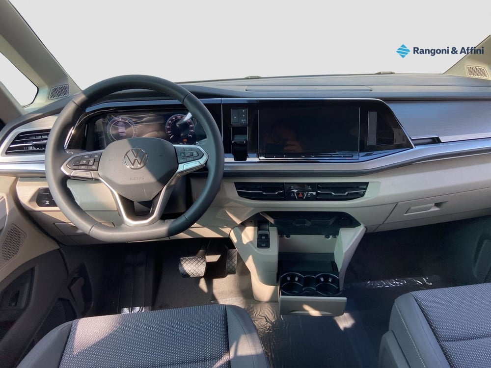 Volkswagen Multivan nuova a Mantova (15)