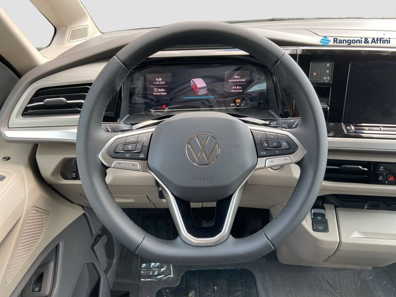 Volkswagen Multivan nuova a Mantova (12)