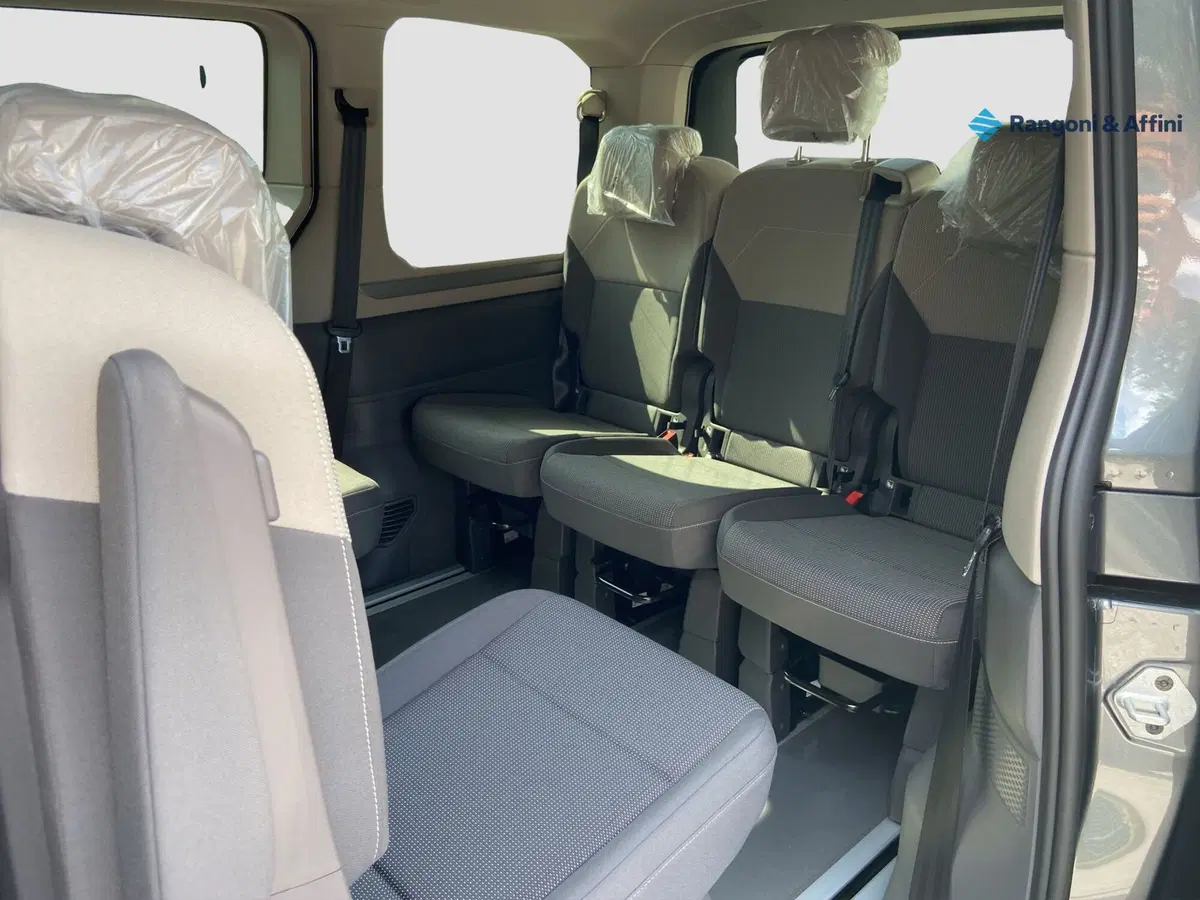 Volkswagen Multivan nuova a Mantova (14)