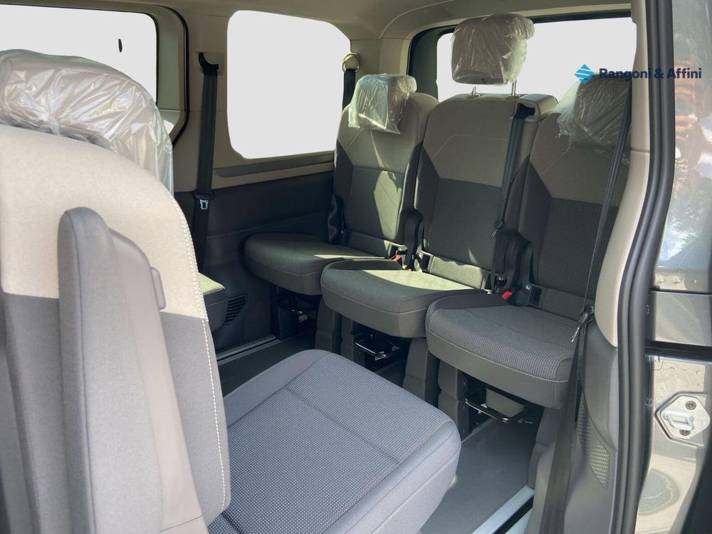 Volkswagen Multivan nuova a Mantova (14)