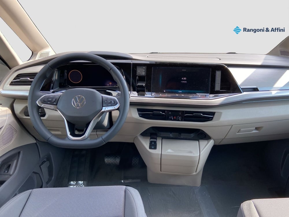 Volkswagen Multivan nuova a Mantova (15)