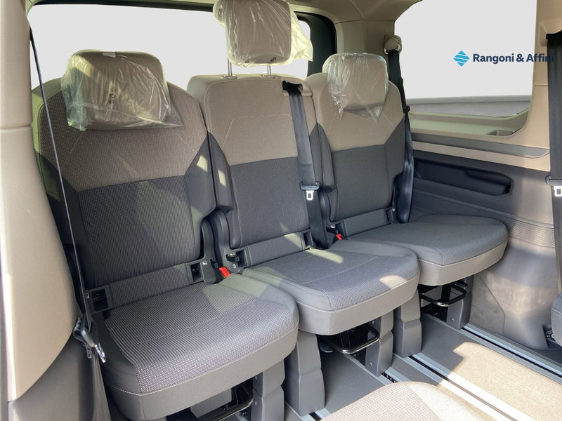 Volkswagen Multivan nuova a Mantova (18)