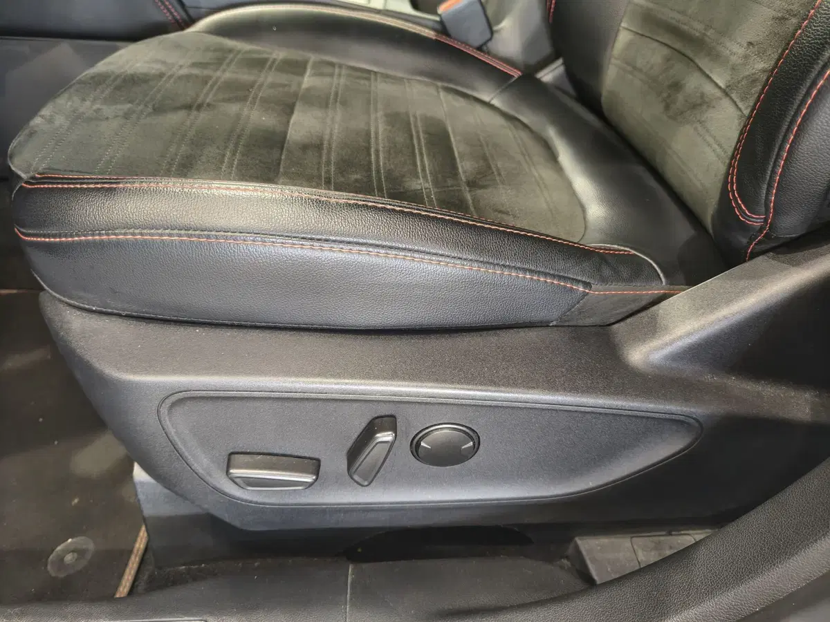 Ford Kuga usata a Vercelli (12)