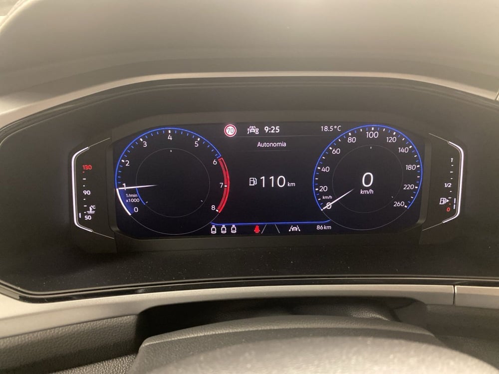 Volkswagen T-Roc nuova a Varese (8)
