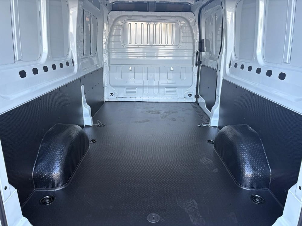Maxus Deliver9 Furgone nuova a Monza e Brianza (19)